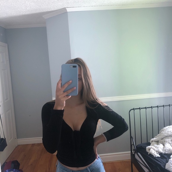 PRETTY BLACK SHIRT - Picture 1 of 1